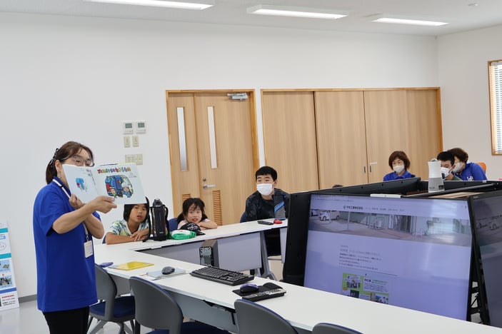 皆さん最後まで静かに絵本を聞いてくださいました