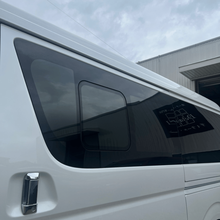 トヨタ　ハイエース　カーフィルム施工　シルフィード　フルメタルフィルム　プライバシー保護