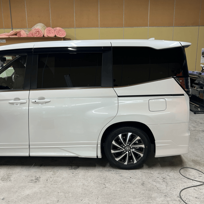 トヨタ ヴォクシー カーフィルム施工 セラミックドット対応フィルム リアサイド 施工後