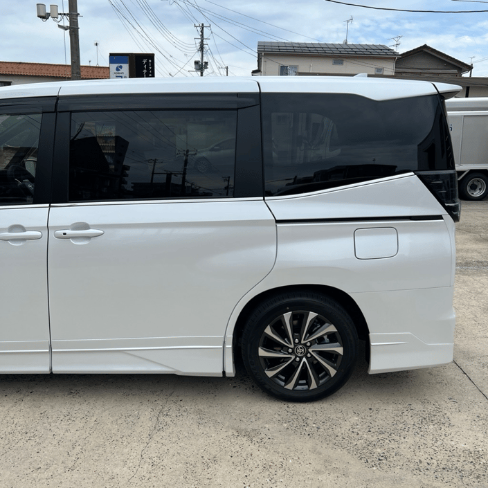 トヨタ ヴォクシー カーフィルム施工 セラミックドット対応フィルム リアサイド 施工前