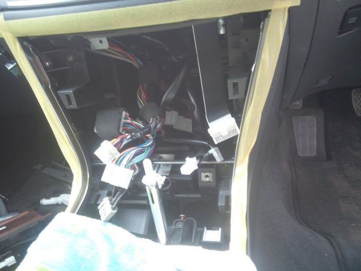 自動車電装整備　オーディオ　フーガ