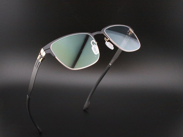 ic! berlin(アイシーベルリン)人気モデル「The Lone Wolf」入荷