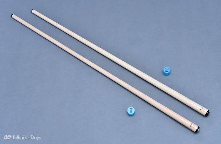 手前がポケット用新風神、奥がキャロム用新風神