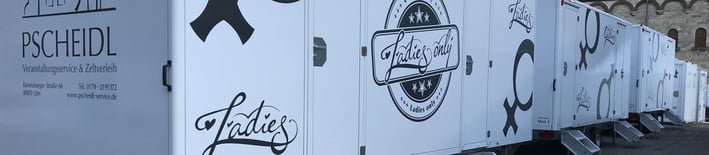 Unsere Toiletten auf dem Theater Sommer in der Wilhelmsburg 2023!