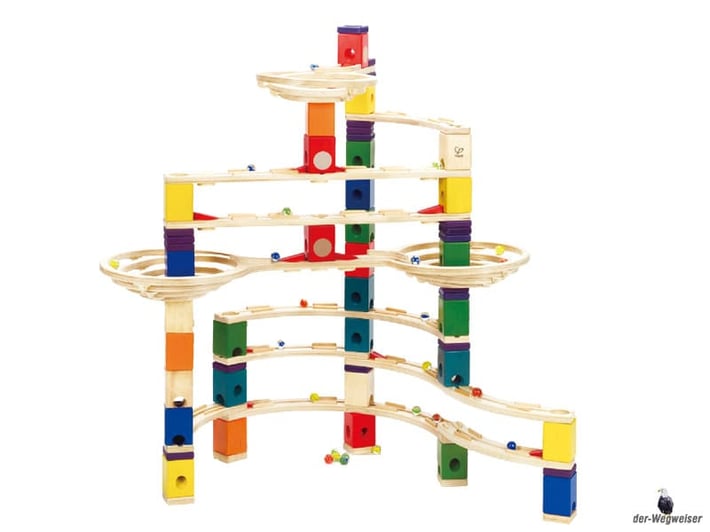 Die Besonderheit im Hape Paket sind, dass unzählige Spielmöglichkeiten bestehen und die Kugelbahn beliebig erweitert werden kann.