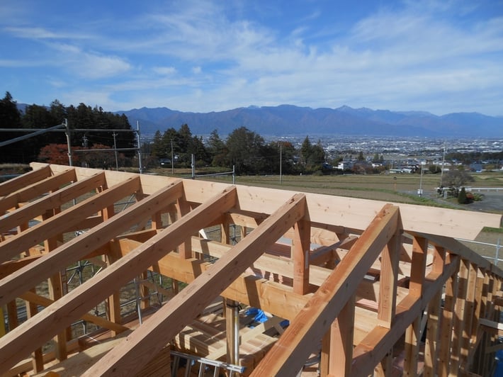 長野県　松本市　建築家　news設計室　丸山和男　建て方　在来工法　設計監理　住宅設計　薪ストーブ　猫と暮らす家