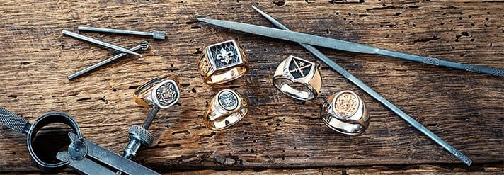 Individuelle und handgefertigte Wappenringe der Goldschmiede OBSESSION Zürich und Wetzikon