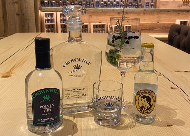 London Dry Gin, Gin aus Österreich, Crownhill Destillerie, österreichischer Gin, Longdrink, Tonic Water, Falstaff 92 Punkte 2021
