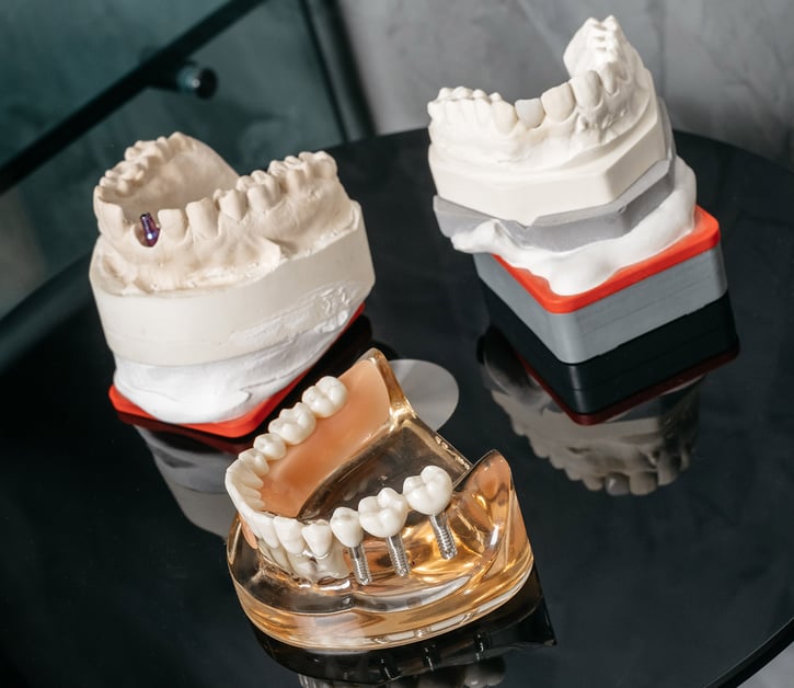 Implantate und Chirurgie | is-mid-rounded