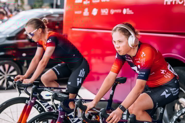 Hartes Training für ihre erste Tour de France Femmes von Mona Mitterwallner ©Human Powered Health
