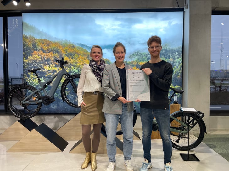  Melanie Lauer, Geschäftsführerin; Amelie Möller, CSR-Managerin; und Dennis Heymann, CSR-Specialist.