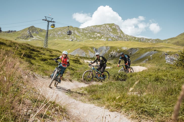 Family Bike Vibes Arosa Copyright Arosa Tourismus / Veit Fritz
