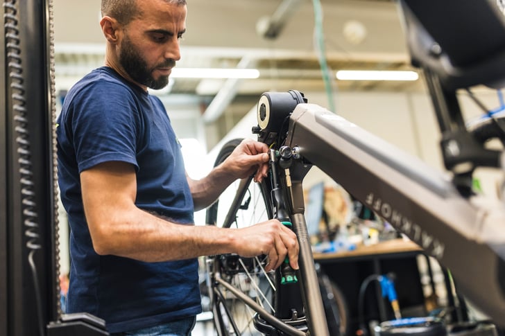 Im Refurbishment-Prozess bei Rebike werden gebrauchte E-Bikes aufbereitet,