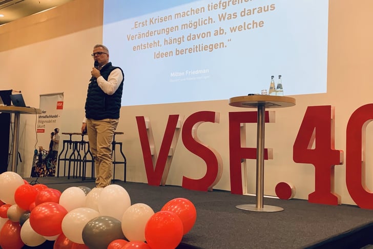 Alex Thusbass bei seinem Vortrag