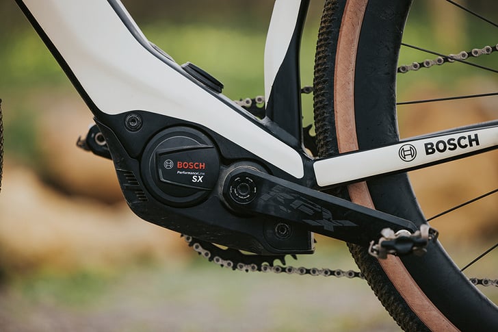 Mit der neuen Performance Line SX setzt Bosch eBike Systems Maßstäbe für sportliches Fahren mit leichten eMTBs, eGravel Bikes und eUrban Bikes.