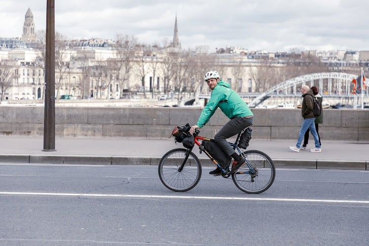 Radfahrer in Paris ©Bild von Dim Hou auf Pixabay