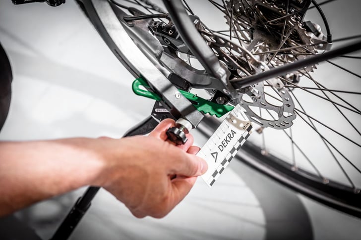 DEKRA: Jährlicher Fahrrad-Service dient der Sicherheit - Pedelec Prüfung ©