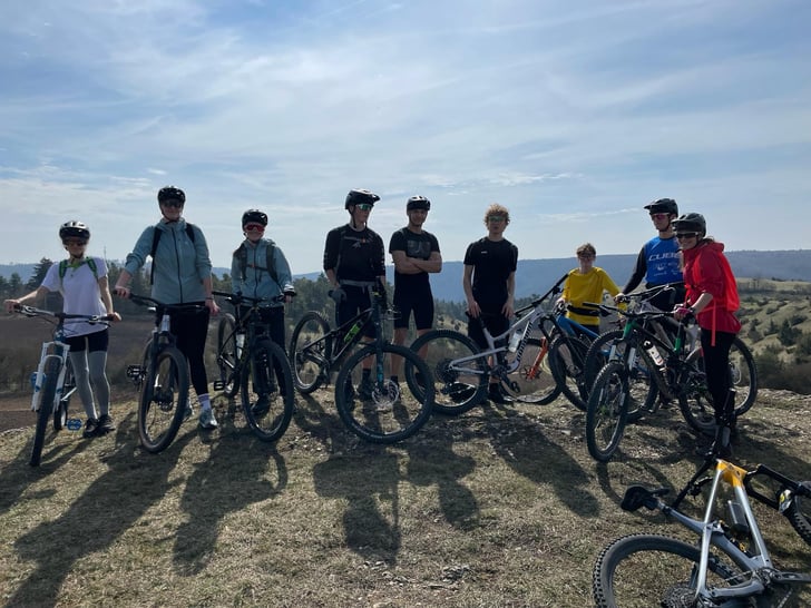Gabrieli-Gymnasium Eichstätt setzt Alpencross-Projektseminar fort mit Unterstützung von VEE Tire Co und weiteren Partnern ©