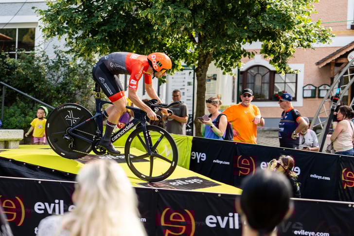 Dominik Meierhofer - der Sieger der RAA Challenge 2023 - geht ins Rennen (Copyright: Luka Zavodnik)