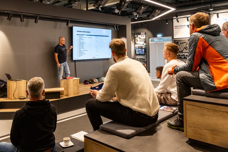 Das erfahrene Schulungsteam greift aktuelle Marktanforderungen auf und vermittelt Wissen in fachlich und übergreifenden Themen.