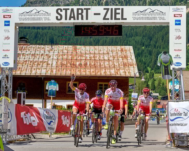 Start und Ziel des Rad-Marathons Tannheimer Tal befinden sich im Ortszentrum von Tannheim ©Tannheimer Tal