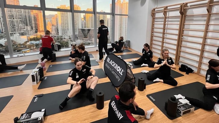 Dank BLACKROLL regenerieren Radsportler schneller ©Blackroll