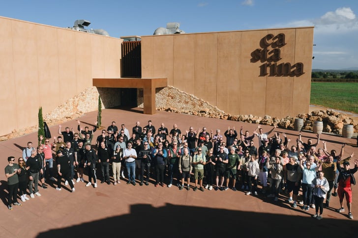 Rund 70 Geschäftsführer sowie 20 Vertriebsmitarbeiter und Organisatoren von linexo sind zum Austausch auf Mallorca zusammengekommen. Foto: linexo by Wertgarantie 