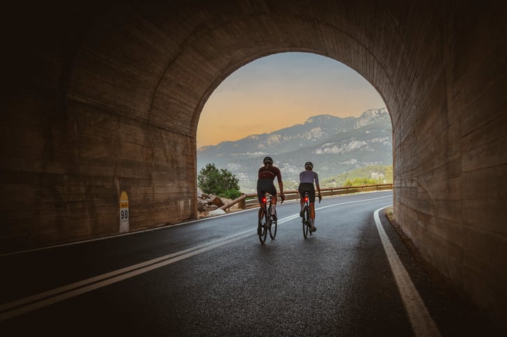 Ein helles Rücklicht signalisiert dem nachfolgenden Verkehr deutlich, dass sich ein Radfahrender voraus befindet. ©Sigma