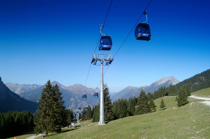 Nach einer kurzen Fahrt mit der Ehrwalder Almbahn erreichen Besucher das Radsportparadies ©Samweber