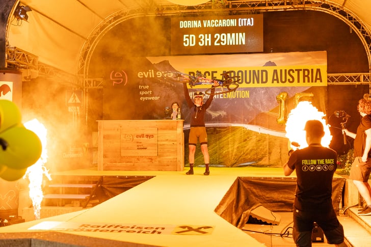 Ein Feuerwerk für die Olympiasiegerin (Copyright: Martin Granadia)