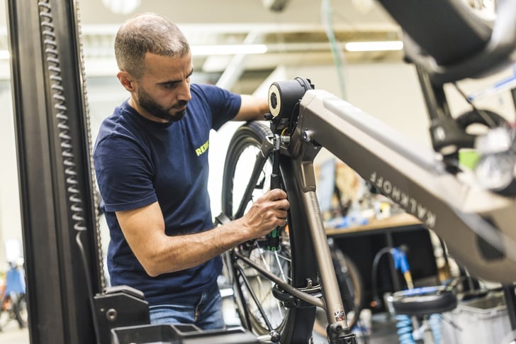 Professionell wiederaufbereitete E-Bikes gibt es bei Rebike so sicher wie im Neukauf - aber bis zu 50% günstiger. ©Rebike