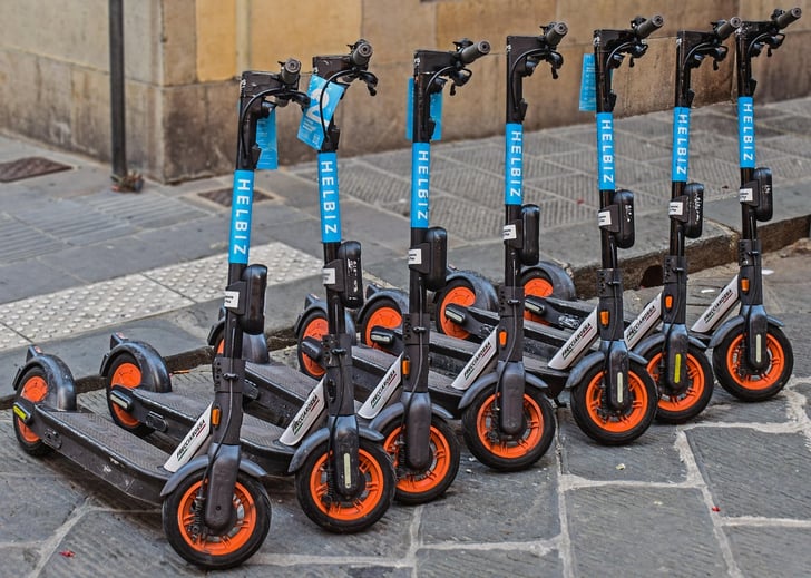 electric-scooters ©Dimitris Vetsikas auf Pixabay