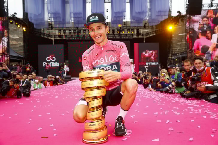  Jai Hindley krönt sich zum ersten australischen Giro-Sieger (Copyright: BORA - hansgrohe / SprintCycling & VeloImages)