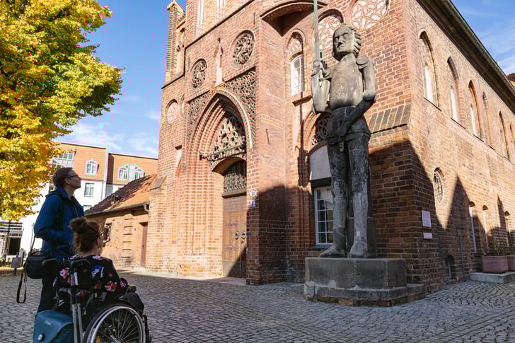 Auch über das Altstädtische Rathaus in Brandenburg an der Havel können Gäste mit ihrem Smartphone noch mehr erfahren, wenn das Projekt Augmented Reality umgesetzt ist. Foto: TMB-Fotoarchiv/Steffen Lehmann.