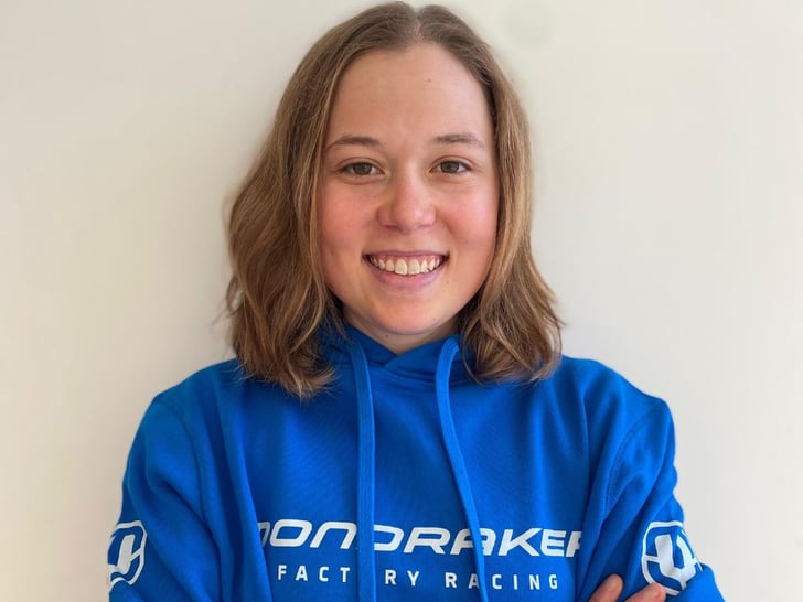 Mona Mitterwallner im neuen MTB-Dress ©Mondraker