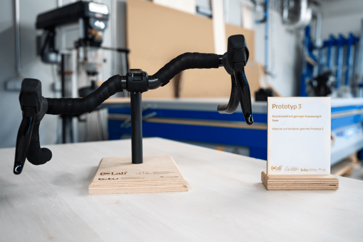 Der Prototyp Nr. 3 zeigt das Grundmodell des Lenkers mit Anpassungen in Form und Höhe, Foto: COLab/ Kenneth Marter