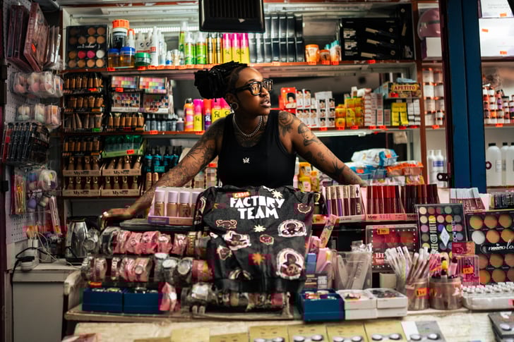 Karabo Poppy ist eine in Johannesburg ansässige Illustratorin und Grafikdesignerin © Gobik