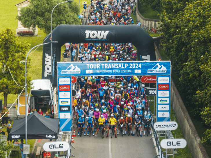 600 Teilnehmende am faszinierendsten und spektakulärsten Rennrad-Etappenrennen Europas ©Markus Greber