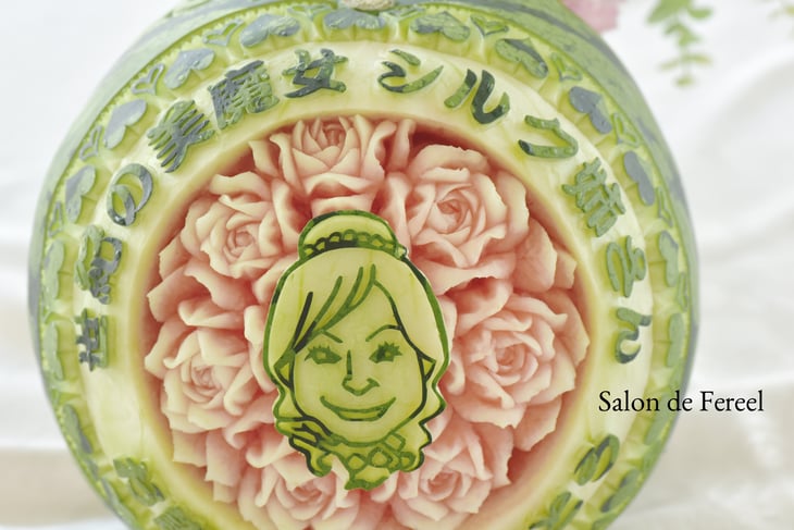 カービング　スイカ　教室　フルーツ　彫刻　大阪　オーダー　似顔絵　シルク姉さん