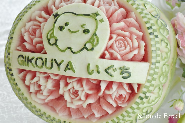 カービング　スイカ　メロン　教室　フルーツ　彫刻　大阪　オーダー　習い事　誕生日プレゼント　結婚式　カッティング　ソープ　似顔絵　お供え