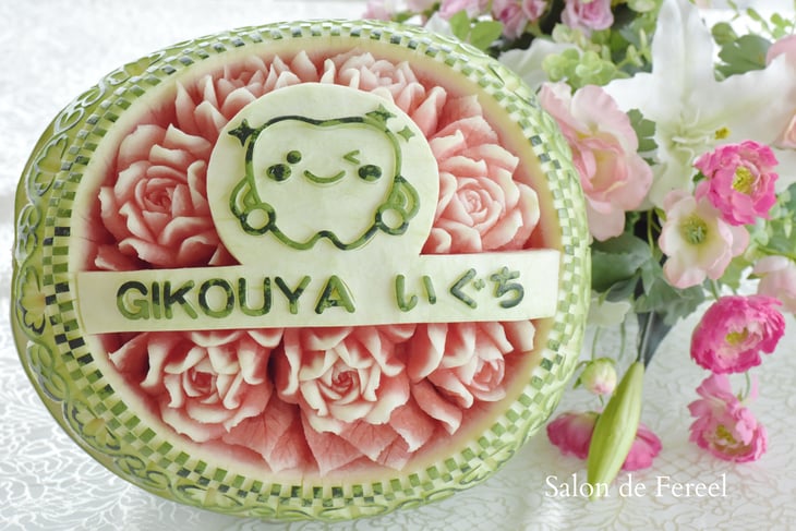 カービング　スイカ　メロン　教室　フルーツ　彫刻　大阪　オーダー　習い事　誕生日プレゼント　結婚式　カッティング　ソープ　似顔絵　お供え