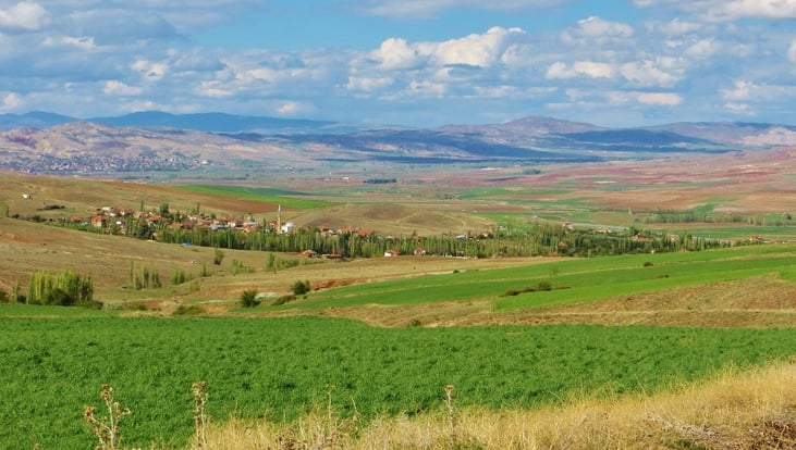 Immer wieder faszinierende Ausblicke auf eine weite Landschaft.