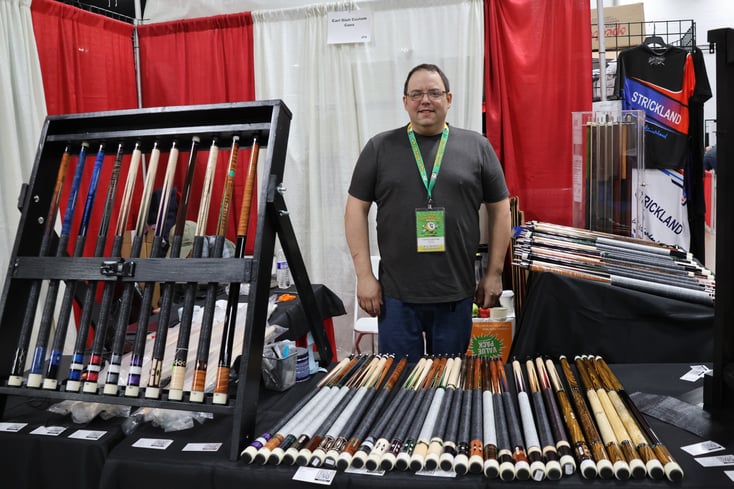 カール・ジウーリと彼のキュー。シンプルだがバランス良いデザイン