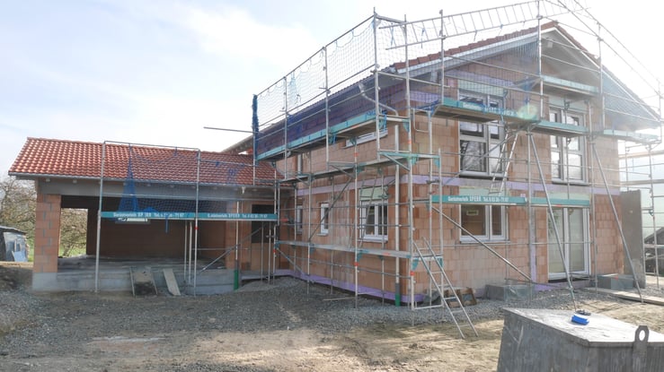 BV: Isny/Sommersbach Rohbau mit Dachstuhl und Fenster - Ausbau wird in Eigenleistung ausgeführt