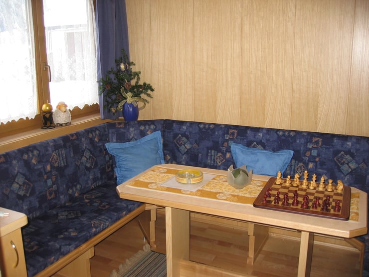 Kleiner Fernsehraum mit Gäste - Kühlschrank