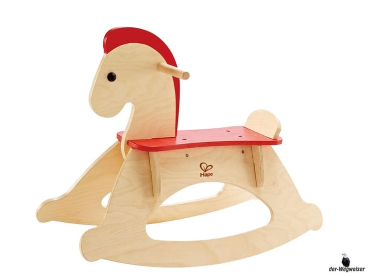 Im Paket Hape ist ein Schaukelpferd Rocky mit der Masse des Pferdes von 68x28x52cm enthalten.