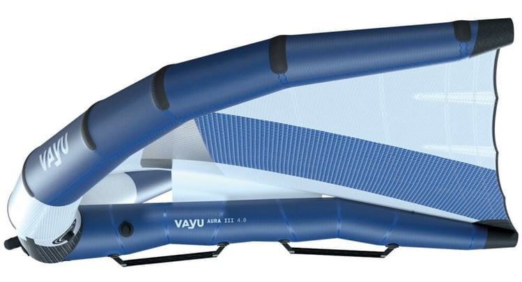 Vayu Aura III Wing White Blue mit Handles bei WindSucht