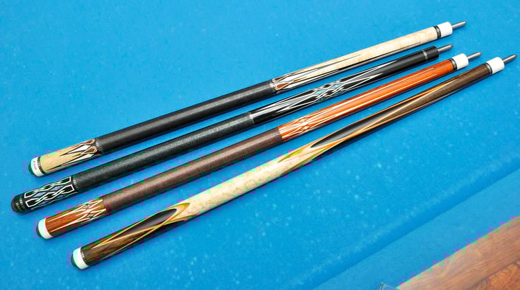 アダムジャパンの看板商品、ハイエンドキュー『MUSASHI』(ムサシ)。上の画像で高平氏が手にしているのは画像一番下のモデル