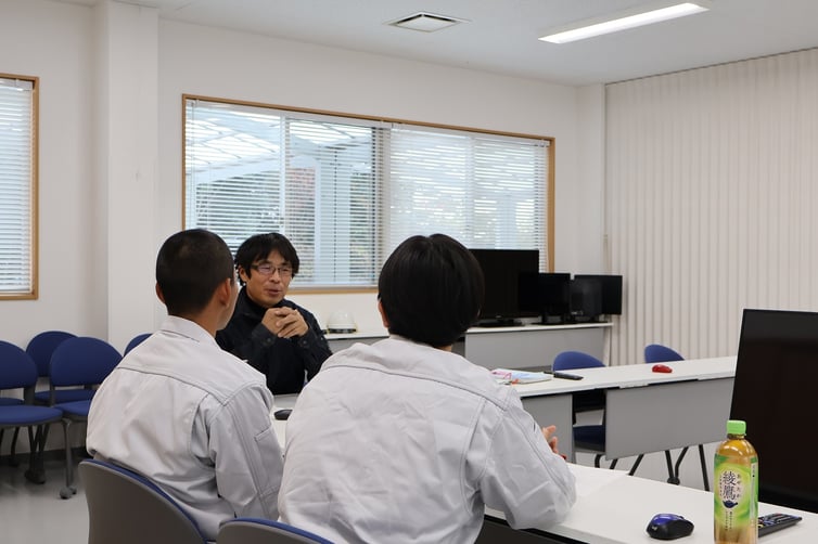 DVDなどを使い「圧接」について学びました。