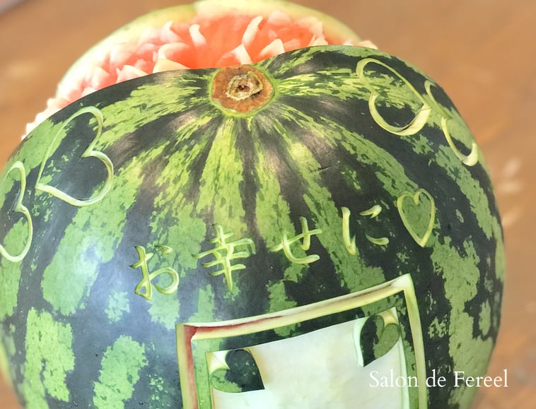 カービング　スイカ　メロン　教室　フルーツ　彫刻　大阪　オーダー　習い事　誕生日プレゼント　結婚式　カッティング　ソープ　似顔絵　お供え